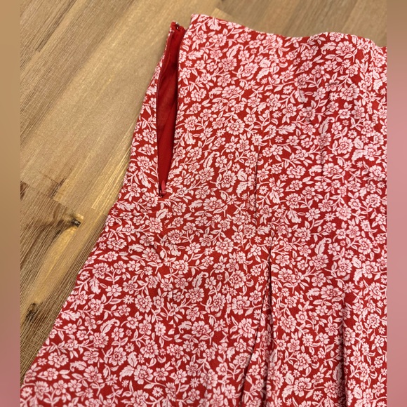 Cute red floral mini skirt - Picture 4 of 5